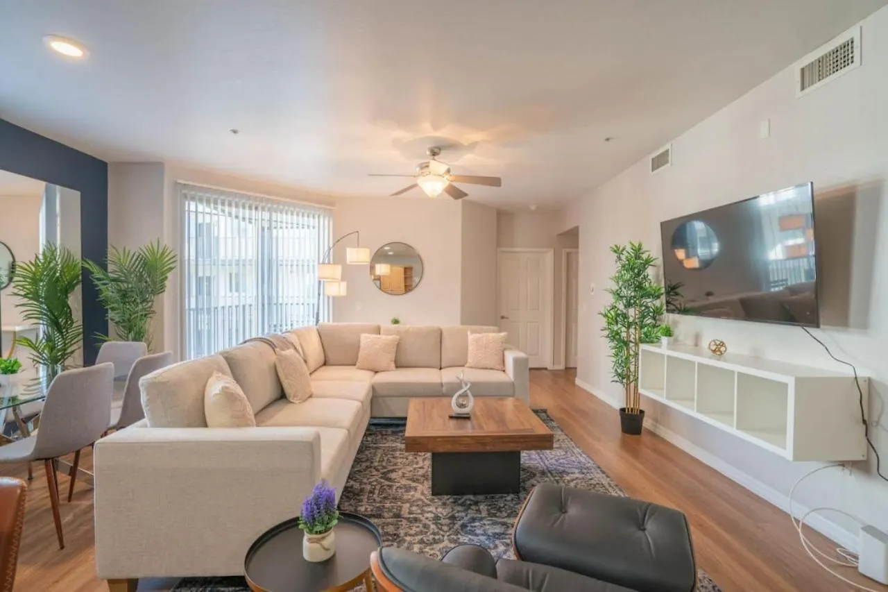 Luxurious 3Bd - Gym, W-D, Parking - Sleeps 8 Apartment Tempe