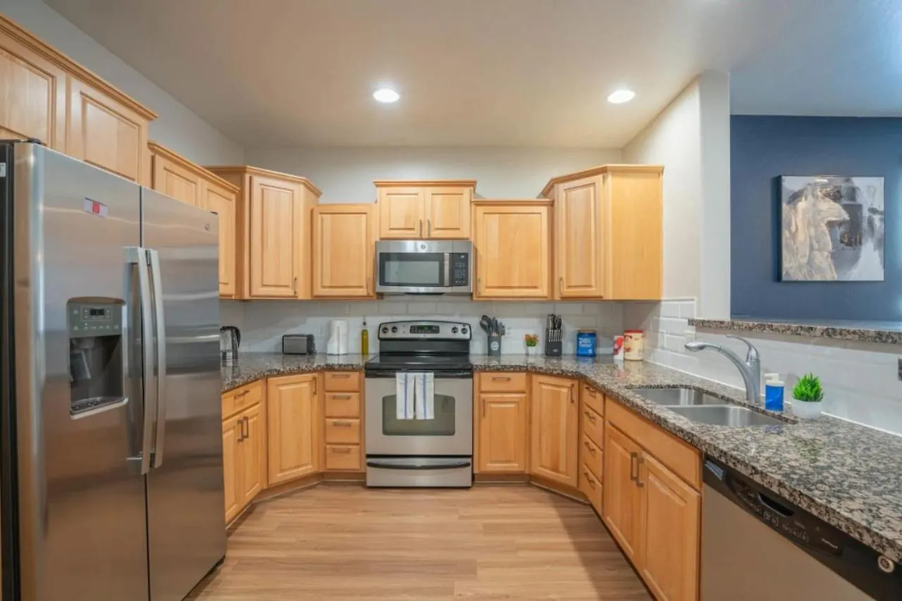 Luxurious 3Bd - Gym, W-D, Parking - Sleeps 8 Apartment Tempe