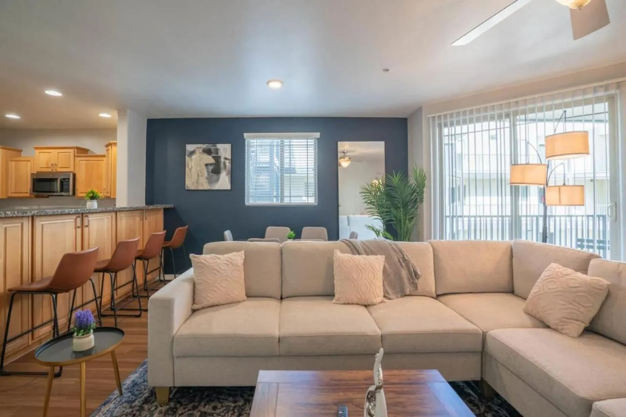 Luxurious 3Bd - Gym, W-D, Parking - Sleeps 8 Apartment Tempe United States